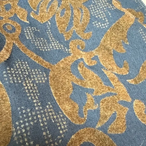 1 … LIKE NO OTHER Button down - Picture 12 of 13